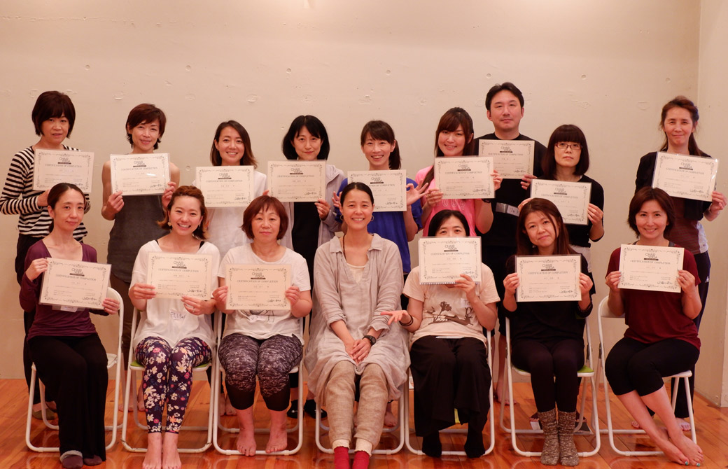 チェアヨガ指導者養成講座は沢山の卒業生が