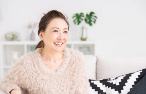 笑顔のシニア女性