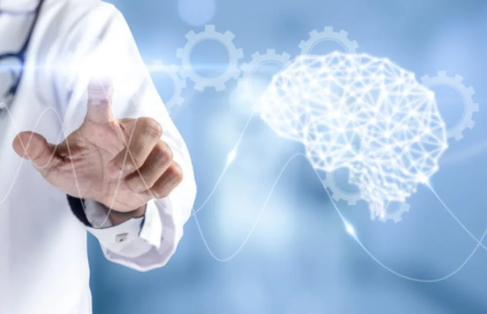 空間に浮かぶ脳のイメージと脳波、それを指さす医師