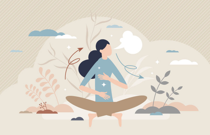 胸とお腹に手を当てて一息つく女性