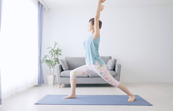 中年女性戦士のポーズ