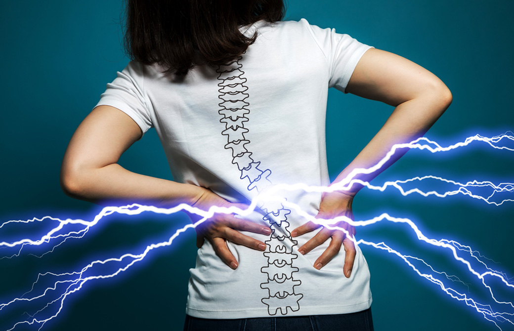 ぎっくり腰の女性