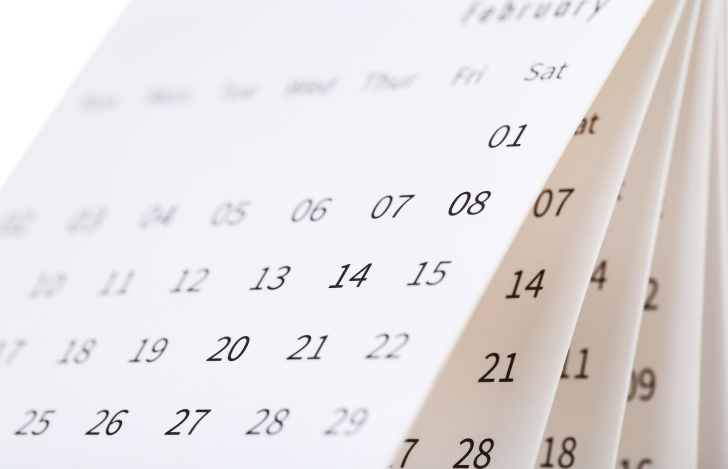 めくれ上がる白いカレンダー