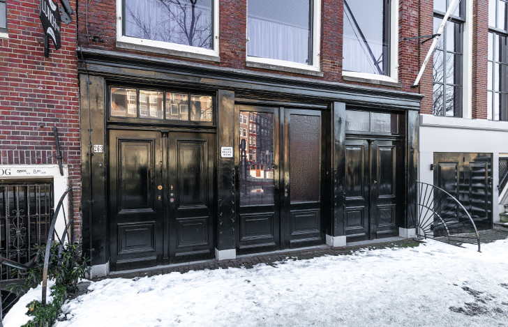 アンネフランクが隠れ住んでいた建物の入り口