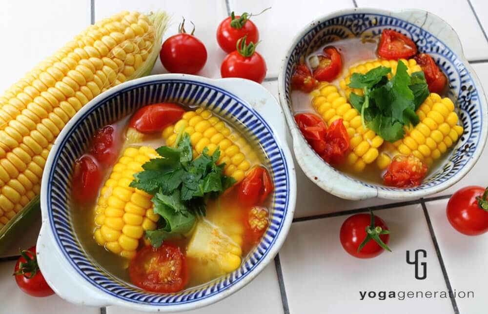 トウモロコシとトマトのアジアン酸っぱ辛スープ