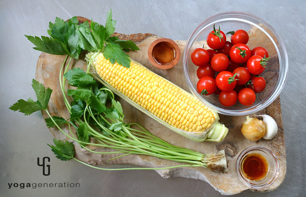 材料のトウモロコシやトマト、三つ葉など