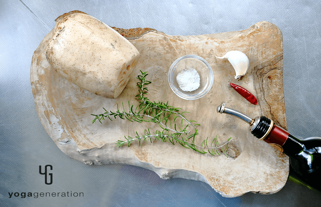 材料のレンコンやローズマリー、ニンニクなど