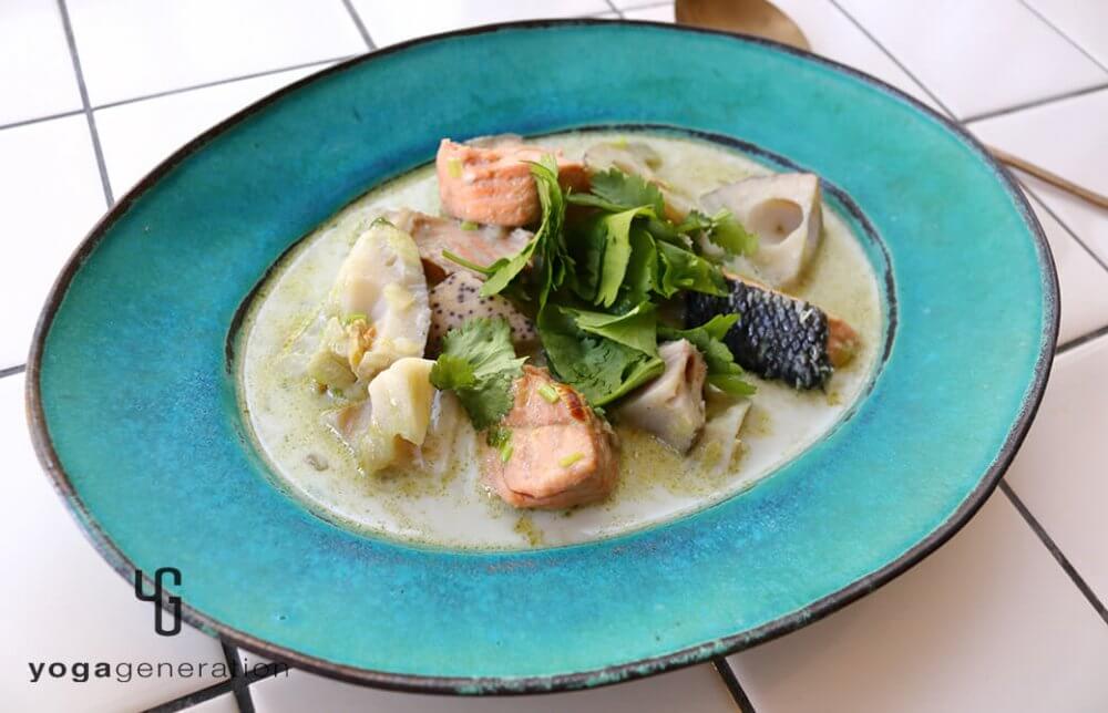 レンコンと鮭のココナッツミルクカレー