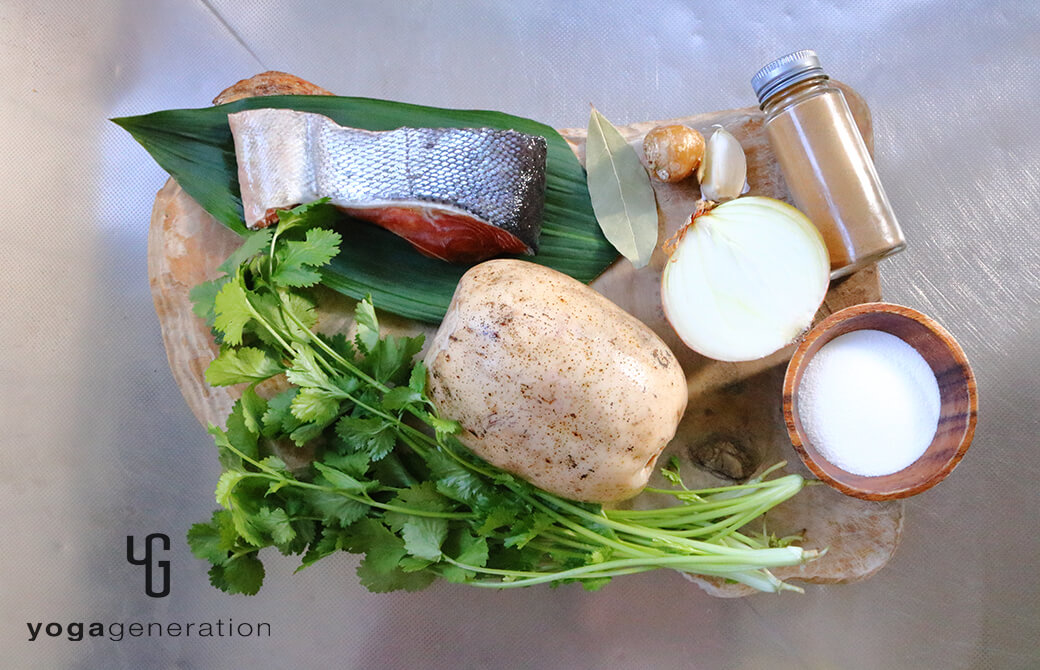 材料のレンコンや鮭、玉ネギなど