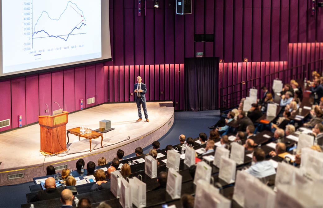 各界のスペシャリストが登壇するシンポジウム