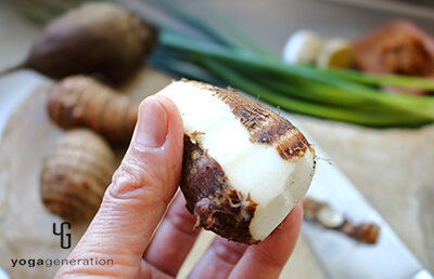 サトイモ皮むき