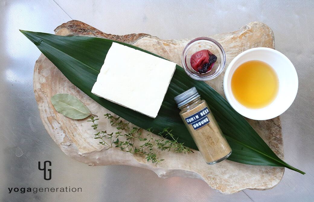 材料お豆腐と梅干し、酢など