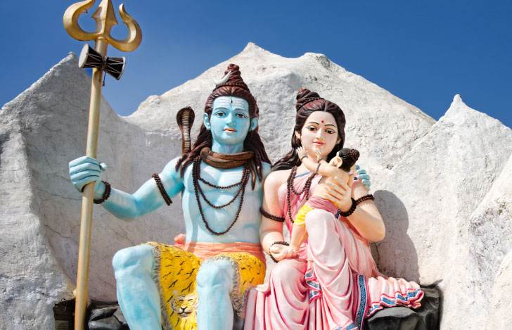 シヴァ神と妻のパールバティ女神の像