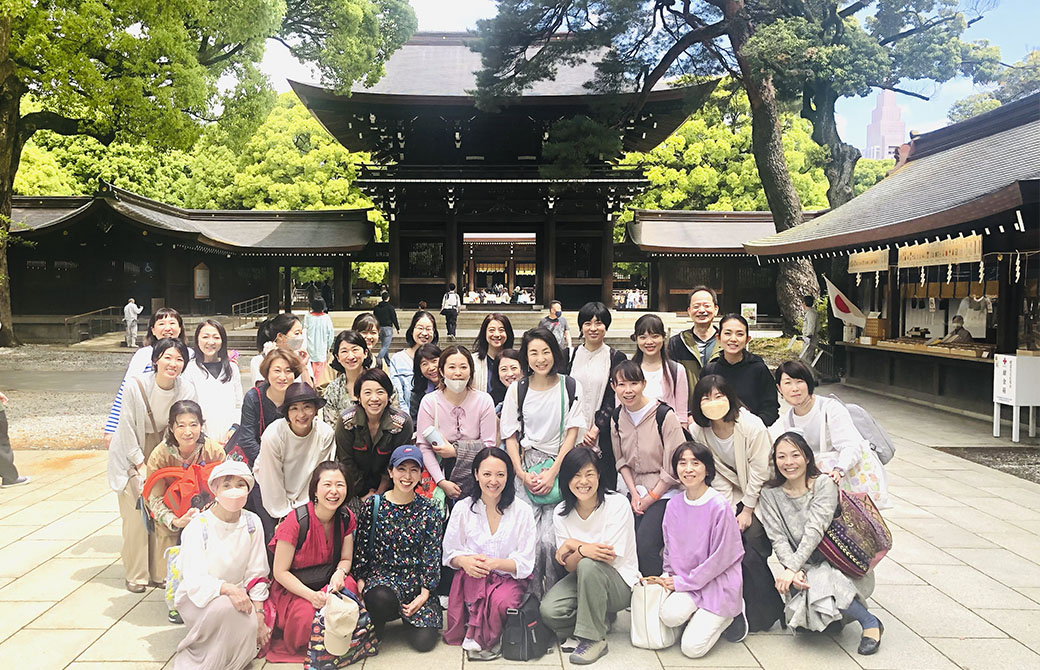 アーユルヴェーダ講師：福田真理先生とRYT200の卒業生