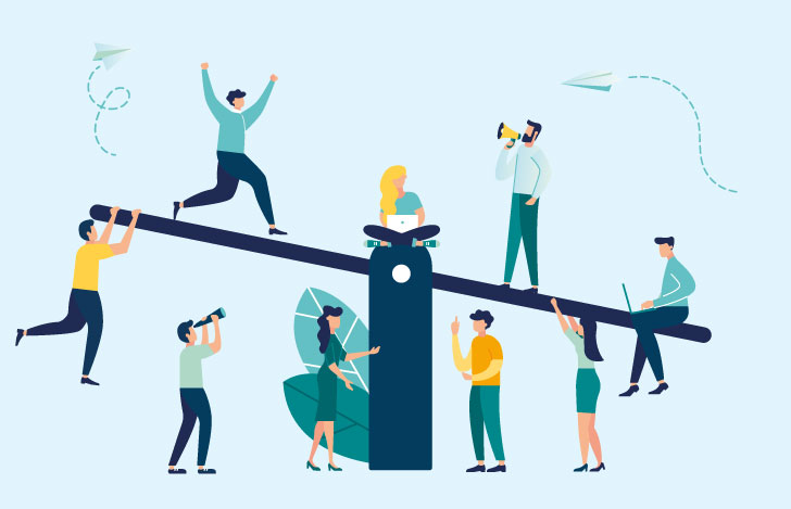 シーソーの周りに集まる人々