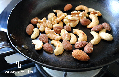 ナッツ乾煎り