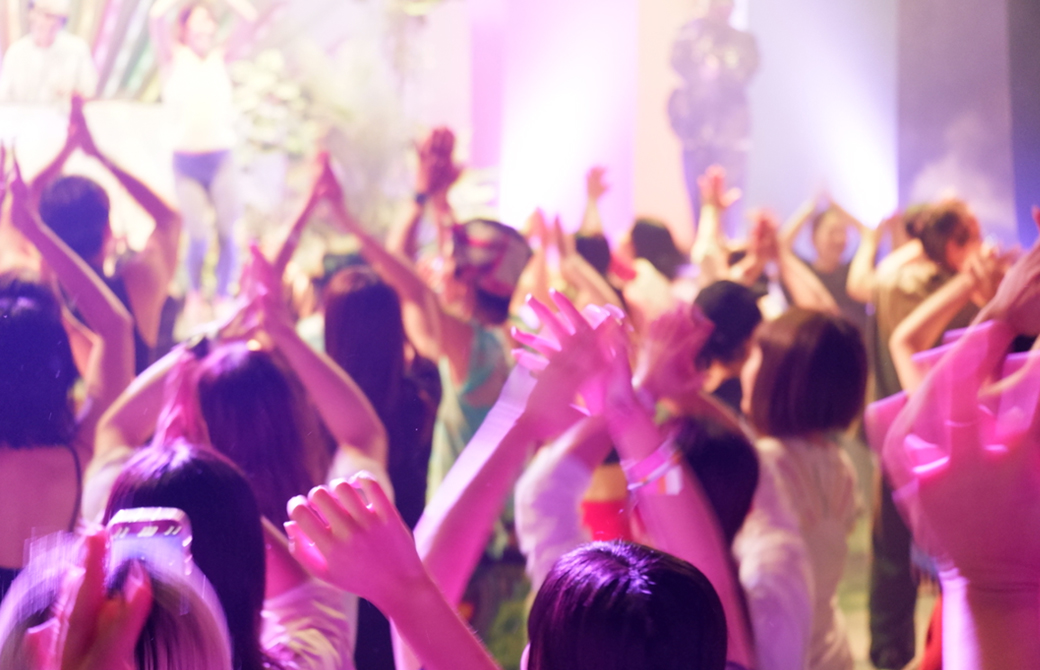 YOを楽しむ大勢の参加者