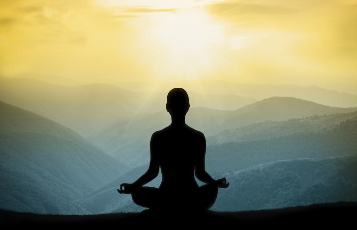 瞑想をしている人