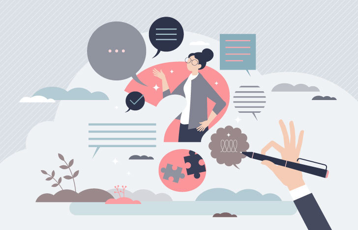 女性が何かの説明をしている