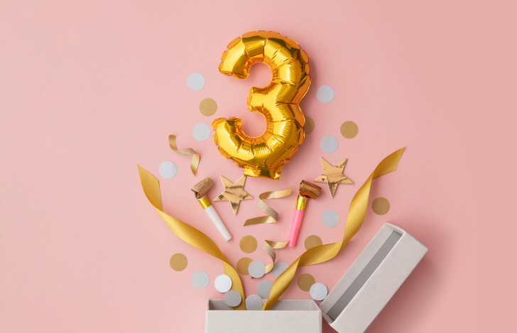 箱から飛び出る数字の3