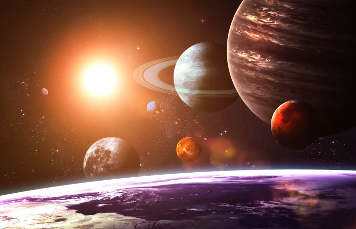 地球と太陽と複数の惑星がある宇宙のイメージ