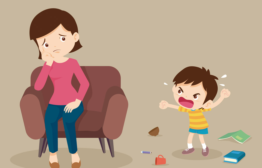 悩んでいるお母さんと泣いている男の子のイラスト