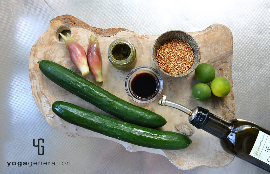 材料のキュウリやミョウガ、金ゴマなど