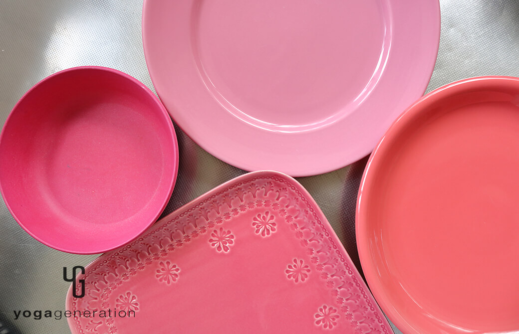 キュートなピンク色のお皿たち