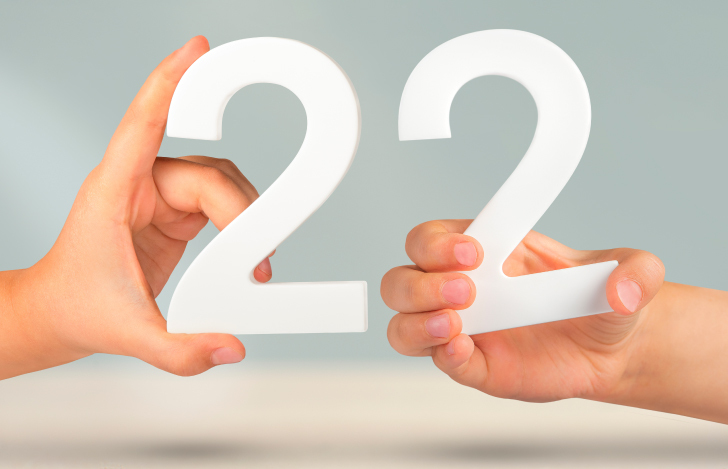 2をもつ手が二つ