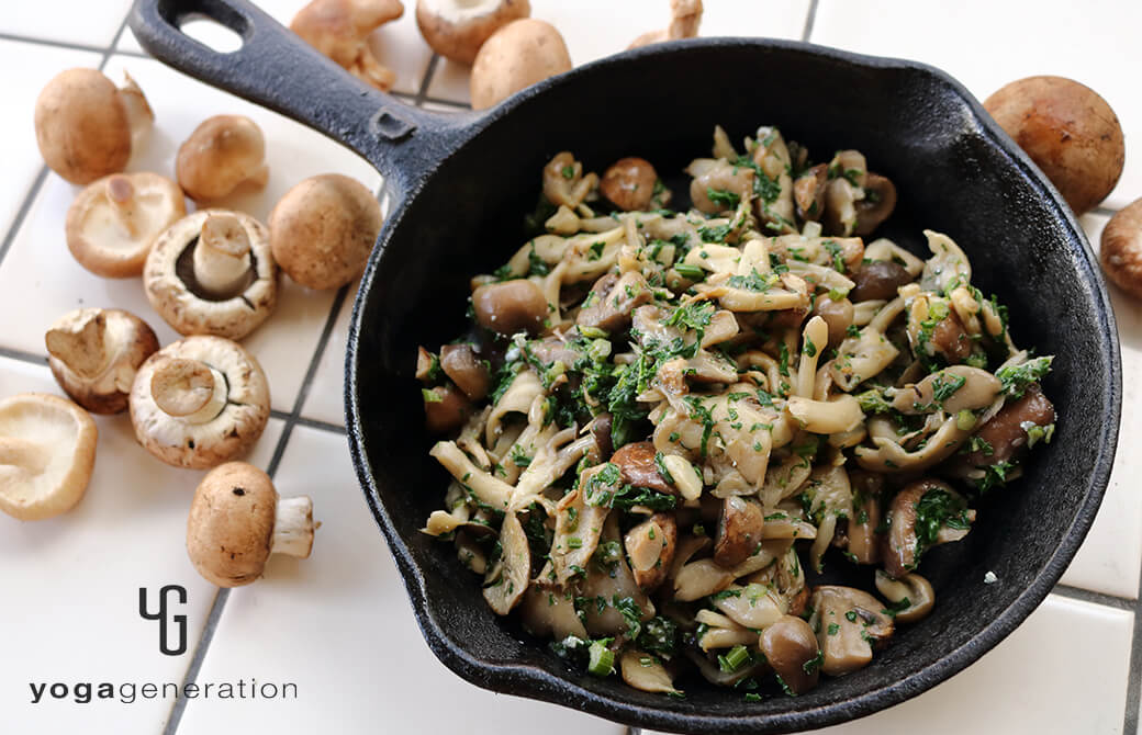 スキレットでそのまま!色々キノコのゴルゴンゾーラ炒め