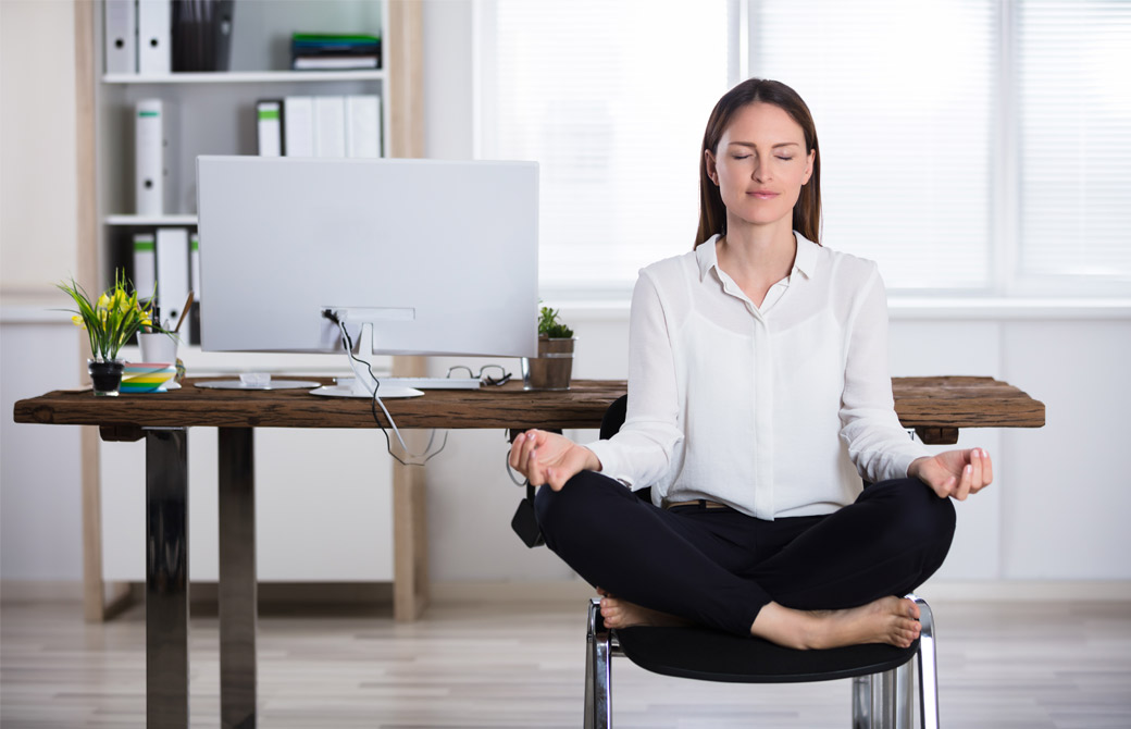 ヨガのポーズや、瞑想、呼吸法は、隙間時間にできる!