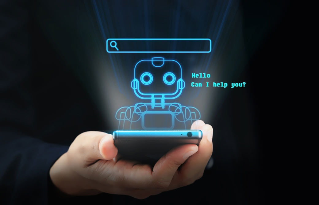 スマホの上にロボットが乗っている