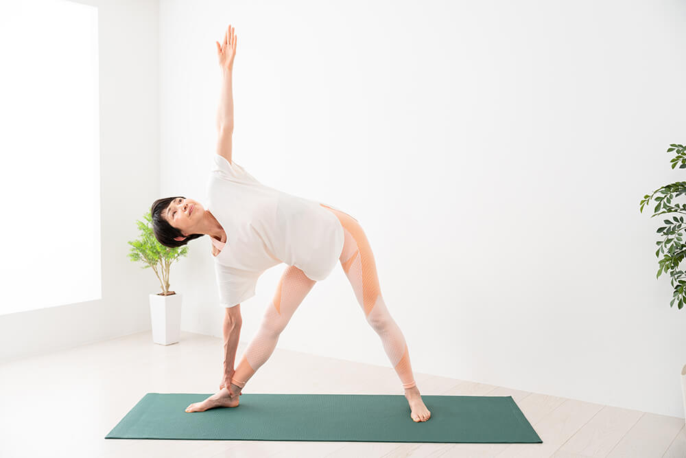 ヨガで体を動かす