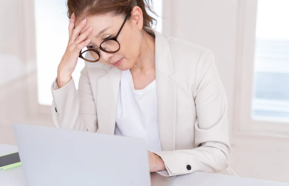 体の調子が悪い女性