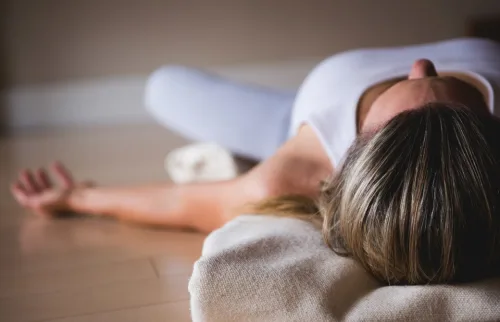 リストラティブヨガを学ぶ