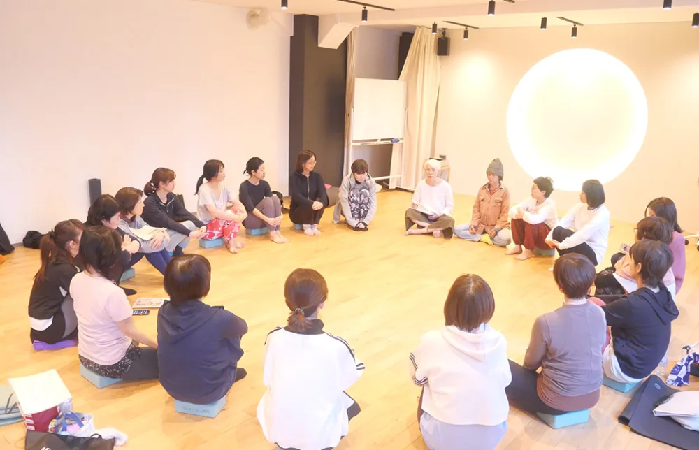 中井まゆみ先生のRYT200の最後のサークル