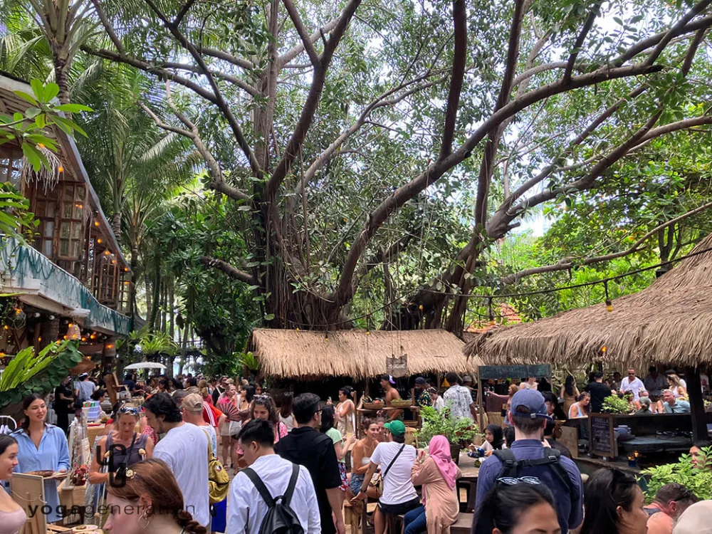 人でにぎわうマーケット