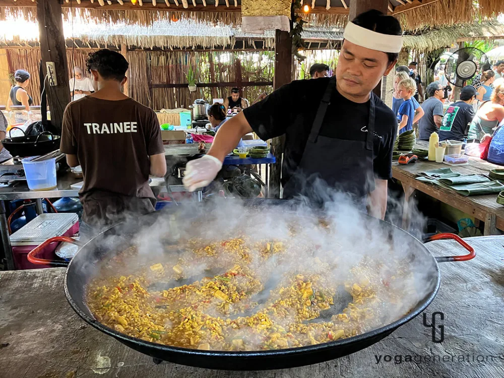マーケットで売られているパエリヤ