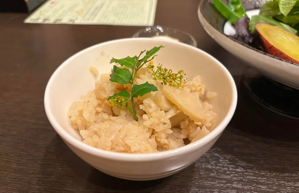 ご縁の杜では卵・牛乳等の乳製品、そして肉や魚の動物性を使わずに作られています