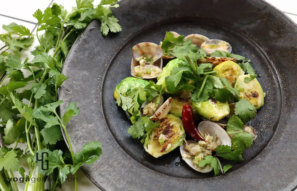 芽キャベツとアサリのアジアン旨煮