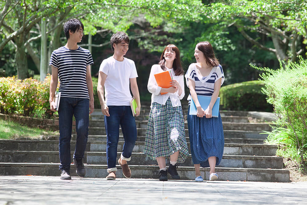 大学生のグループ