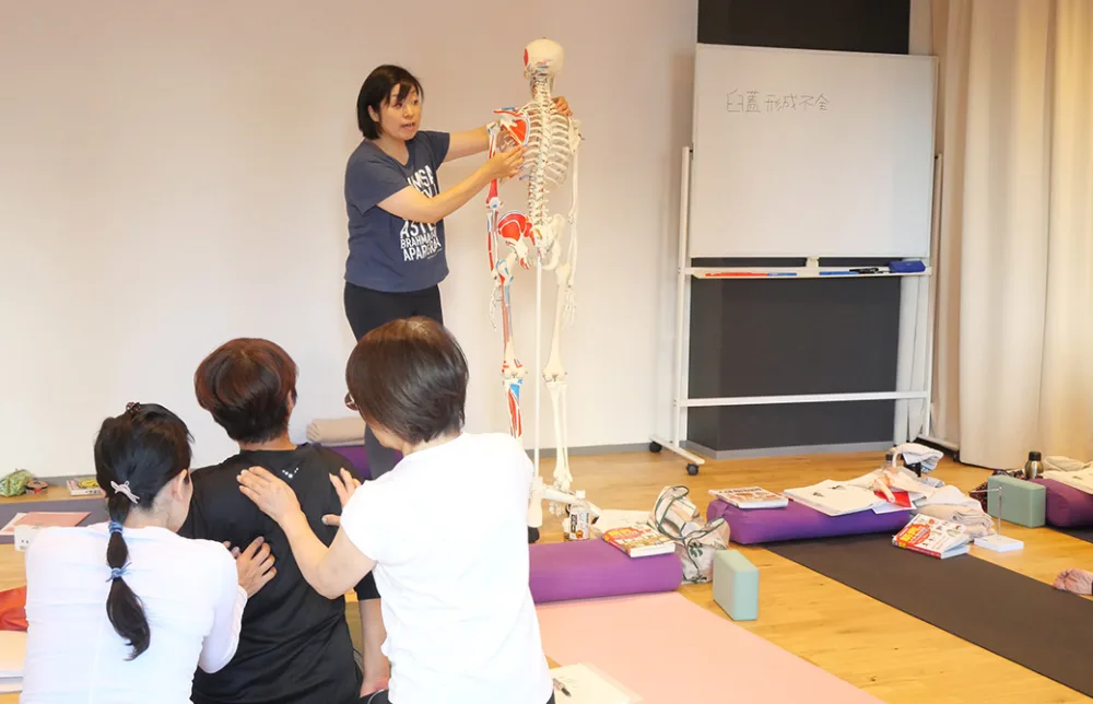 解剖学を教えてくれているMaki先生