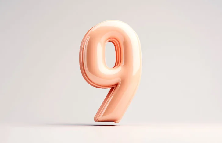 ピンク色の数字の9のオブジェ