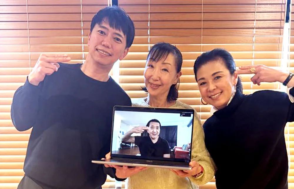 ヨガボンドでのレジェンドヨガ講師集合写真