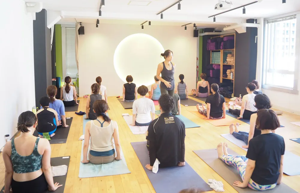 ヨーコ・フジワラ来日2024のアシュタンガヨガ体験クラス