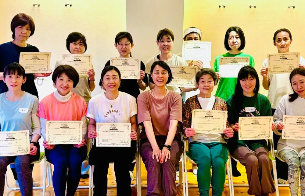 10年で2000人が学んだ、誰もができる椅子を使ったヨガ。チェアヨガ10周年の節目に。