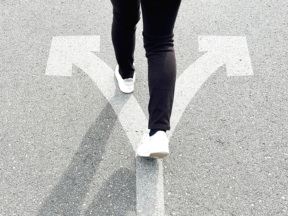 分かれ道のどちらかを選択