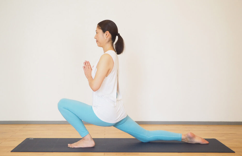 陰ヨガのドラゴンポーズ